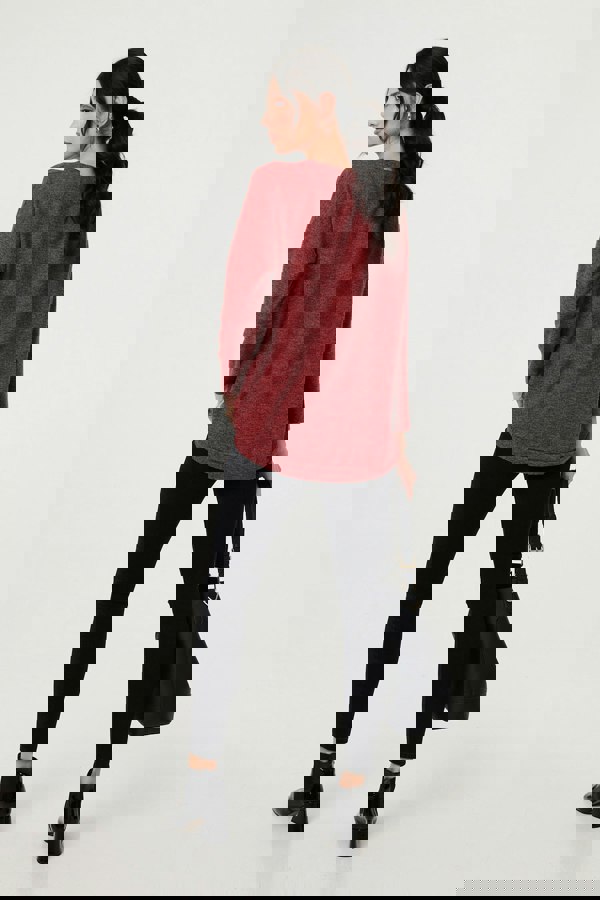 Red | Relaxed 3/4 Sleeve Button Detail Top
