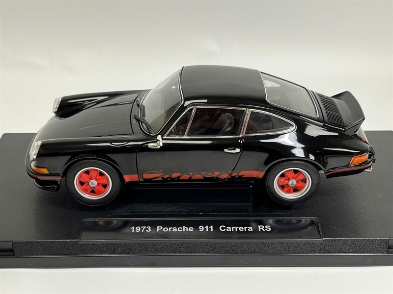 Welly 1973 Porsche 911 Carrera RS Black 1:18 Scale Welly 18044bk