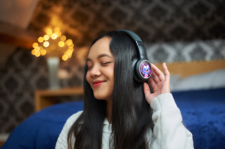 Lazerbuilt | Rick & Morty Light-Up Bluetooth Headphohnes