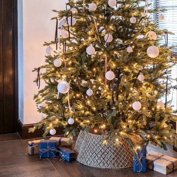Ivyline Round Foldable Diamond Wicker Tree Skirt