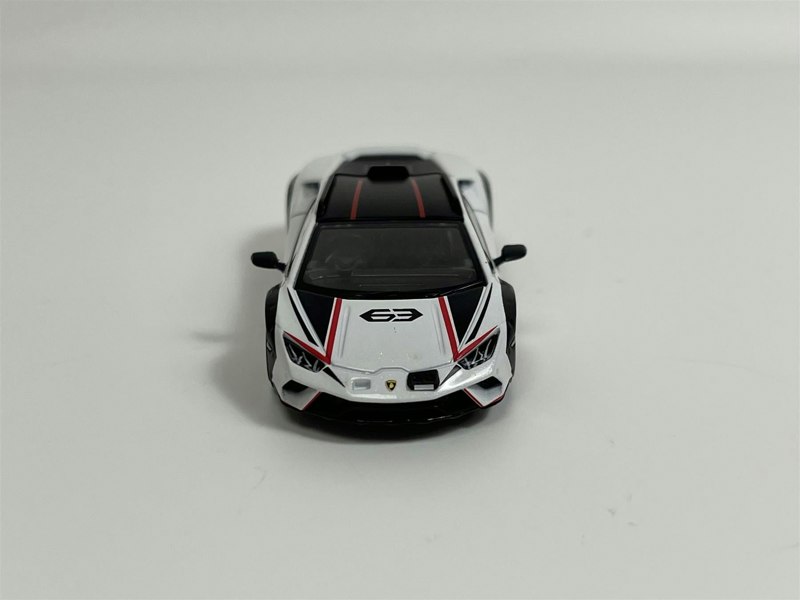 Mini GT Lamborghini Huracan Sterrato Bianco Asopo RHD 1:64 Scale MGT00763R