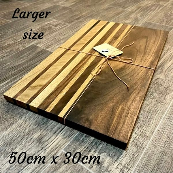 Giraffes & Craftz Black Walnut & Oak Cutting Board