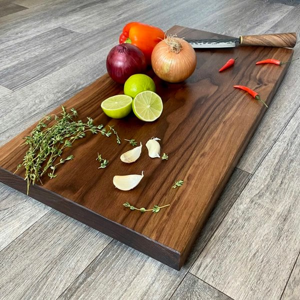 Giraffes & Craftz XL Walnut Chopping Board