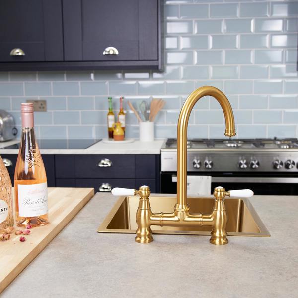 Flode klas | Traditional Bridge Style 3 in 1 Instant Boiling Tap | White Ceramic Levers | Brushed Gold Finish