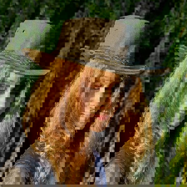 woman wearing a wombat the trail thick canvas outdoor hat