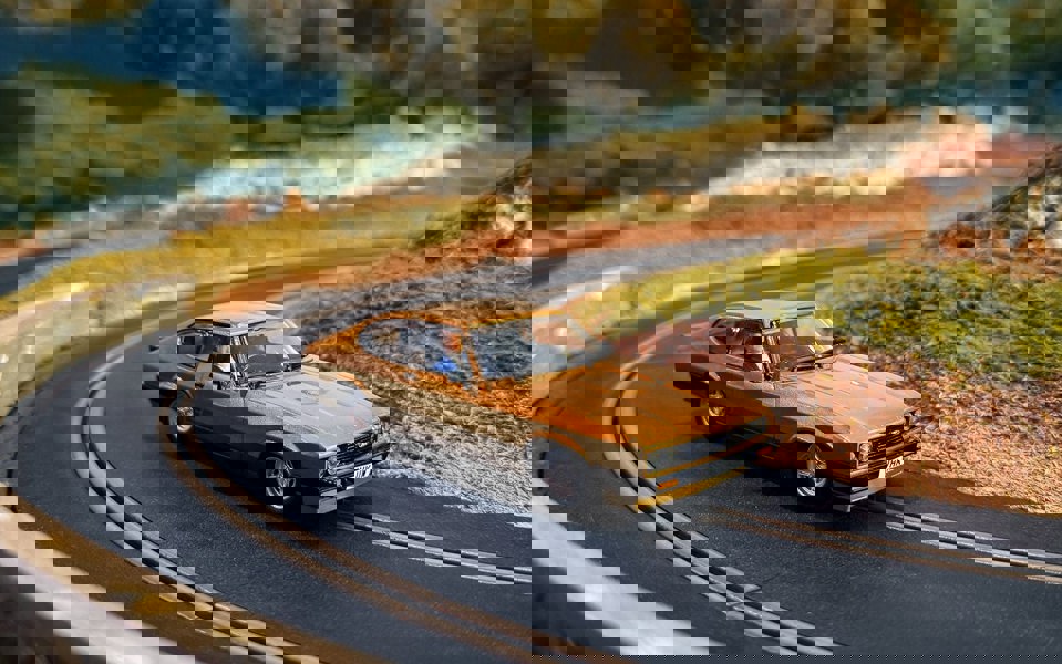 Scalextric The Professionals Capri Twin Pack 1:32 Scale C4642