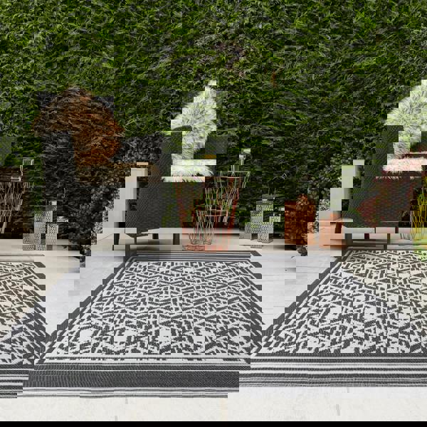 JVL The Gardener Reversible Geo Pattern Outdoor Garden Rug 150x210cm