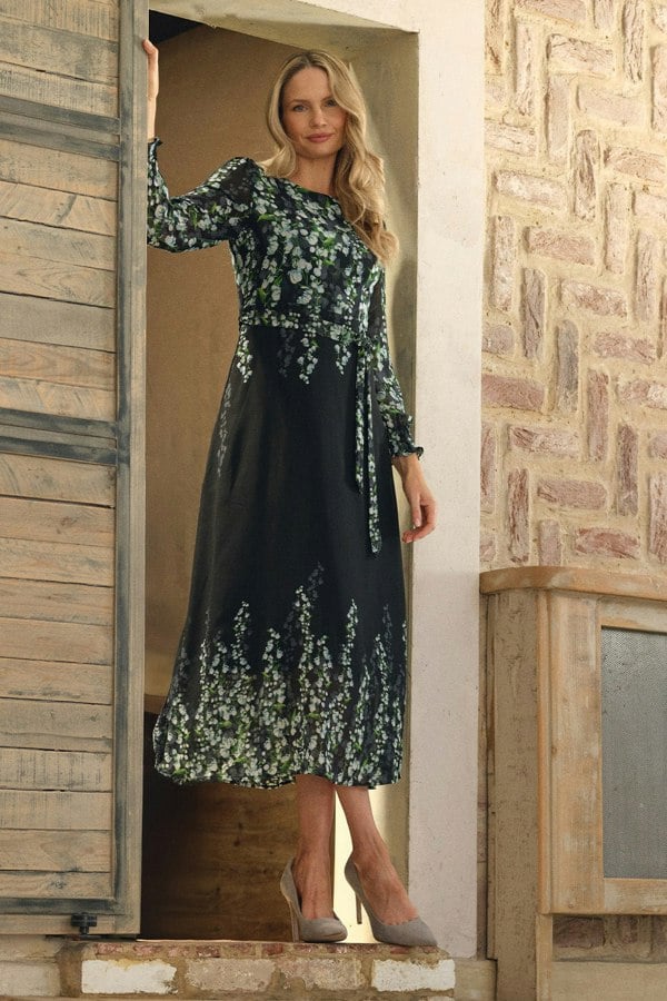 Black | Floral Long Sleeve Chiffon Maxi Dress : Model is 5'10"/178 cm and wears UK10/EU38/US6/AUS10
