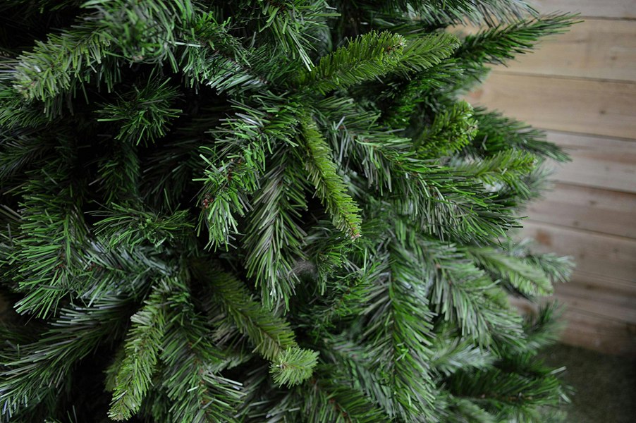 Samuel Alexander 6ft (1.8m) Luxury Kateson Fir Artificial Green Christmas Tree with 816 Tips