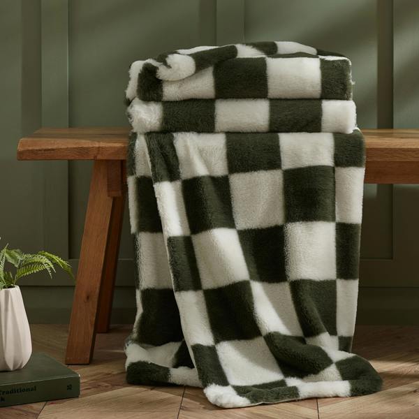 Catherine Lansfield Cosy Soft Checkerboard Fleece Blanket Throw Green