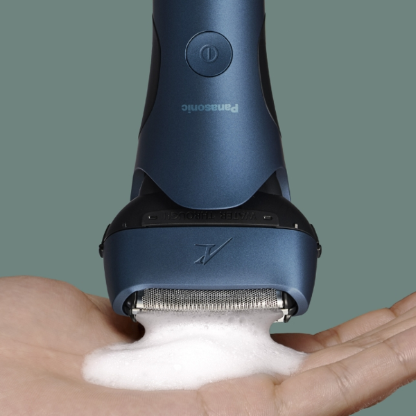 Panasonic ES-LT4B 3-Blade Wet and Dry Electric Shaver, Rechargeable, Skin Comfort Sensor, Multi-Flex 12D Head - Free Gift RRP £10!