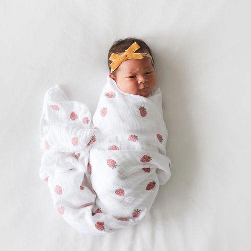 Lulujo - Cotton Swaddle - Strawberry & Pink - 2 Pack