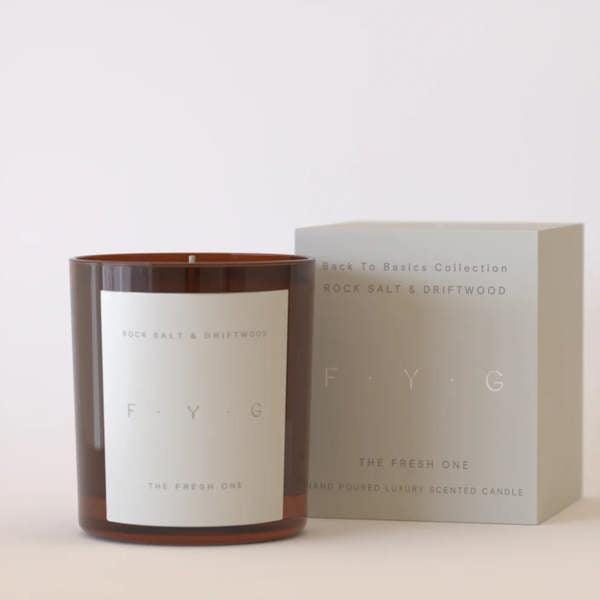 salt-crusted seaweed, cyclamen and water lily meet background notes of warming amber and musk
