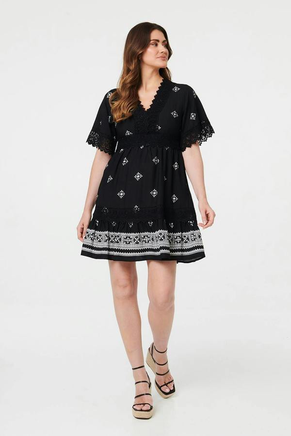 Black | Border Print Lace 1/2 Sleeve Short Dress
