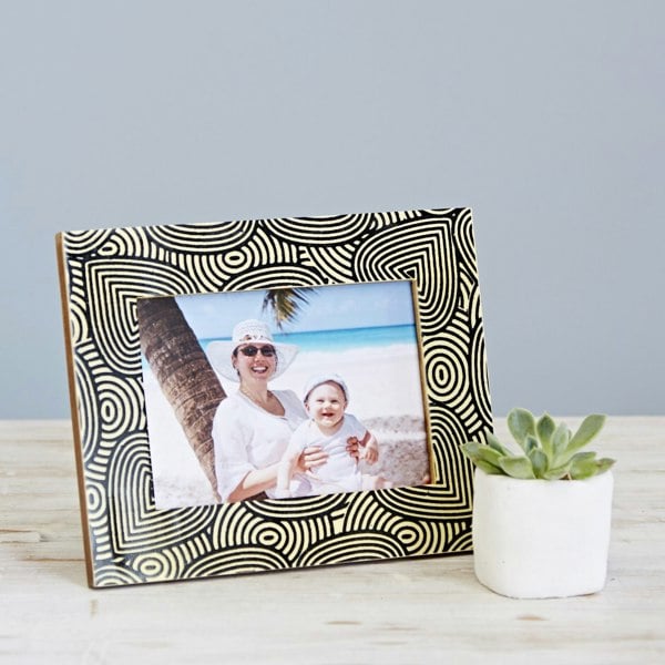 Paper High 7" x 5" Anushka Black Leaf Mango Wood Photo Frame