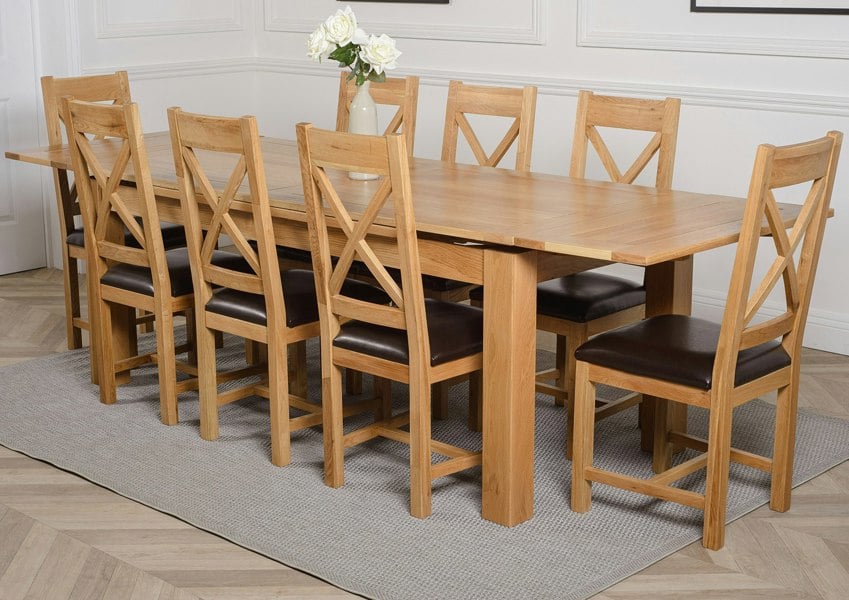 That's Furniture Richmond Large Oak Extending Dining Table with Berkeley Oak Chairs