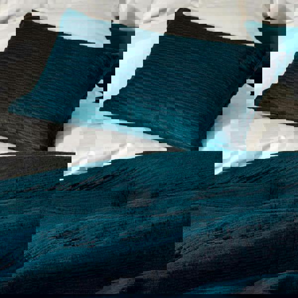 Soak&Sleep Textured Velvet Bedspreads