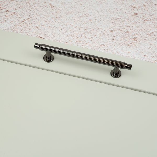 Handle & Home Black Nickel Reeded Cabinet T-Bar Handle and Coordinating Disc Knob
