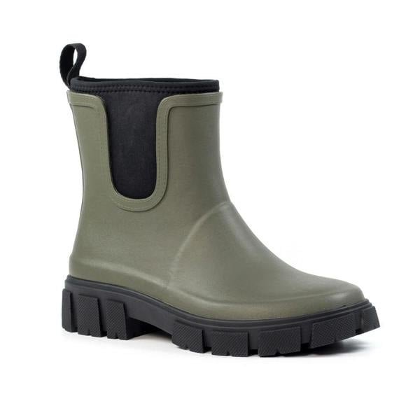 Side view of Lazy Dogz Lake Olive short welly with rugged sole for stable grip around the farm