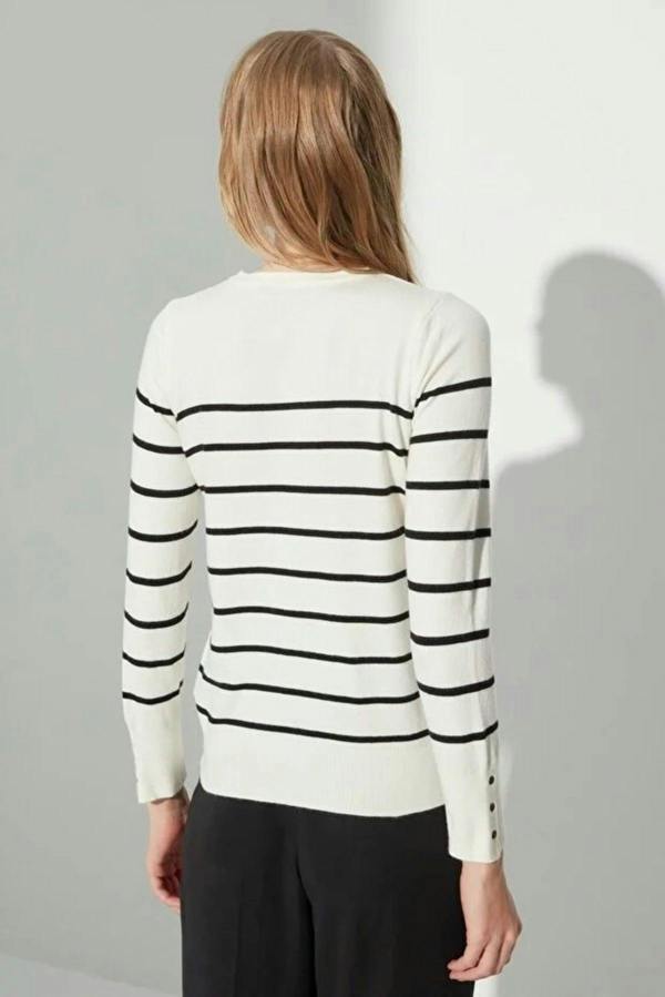 WOVCOR Crew Neck Striped Knit Sweater
