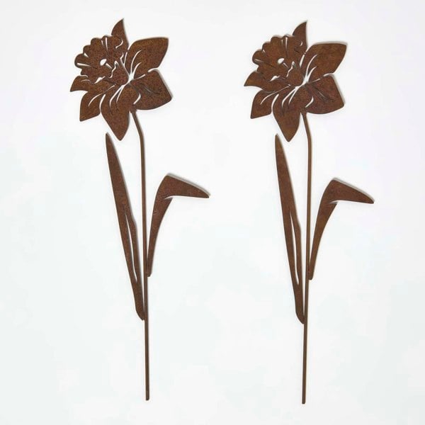 HOMESCAPES Steel Narcissus Garden Stake Decorations, Set of 2