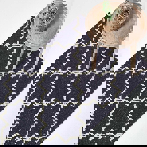 HOMESCAPES Edmonton Handwoven Navy Blue and White Cotton Geometric Kilim Rug