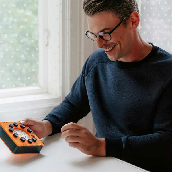 IDEAL Smart 10 Family Trivia Game