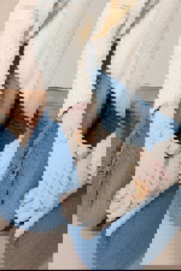 SVNX Knitted Flower Gloves in Beige