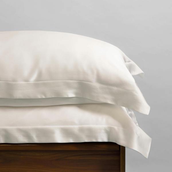 Ivory Mulberry Silk Pillowcases close-up detail 6 | Soak and Sleep