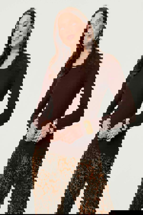 Brown | Long Sleeve Slim Scoop Neck Top : Model is 5'9"/175 cm and wears UK8/EU36/US4/AUS8