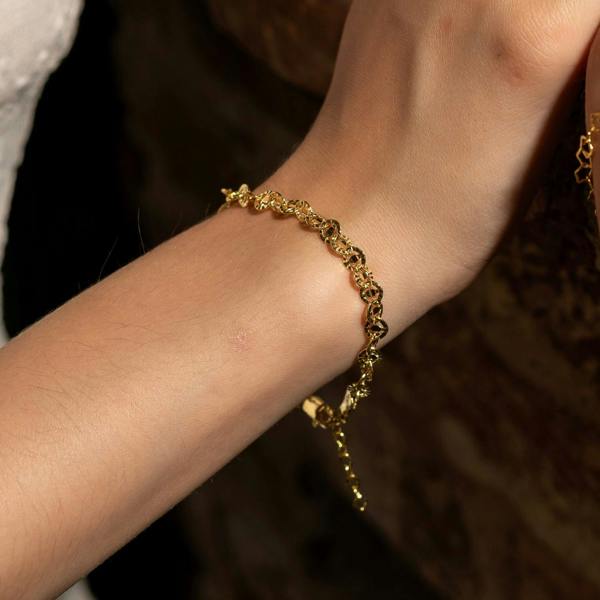 Spero London Floral Cut-Out Textured Link Chain Bracelet