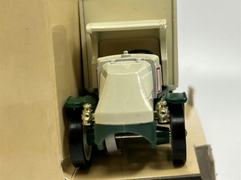 MCSlots Model AC Mack 1920 Artic Ice Cream Company Models Of Yesteryear Matchbox Y30D S5