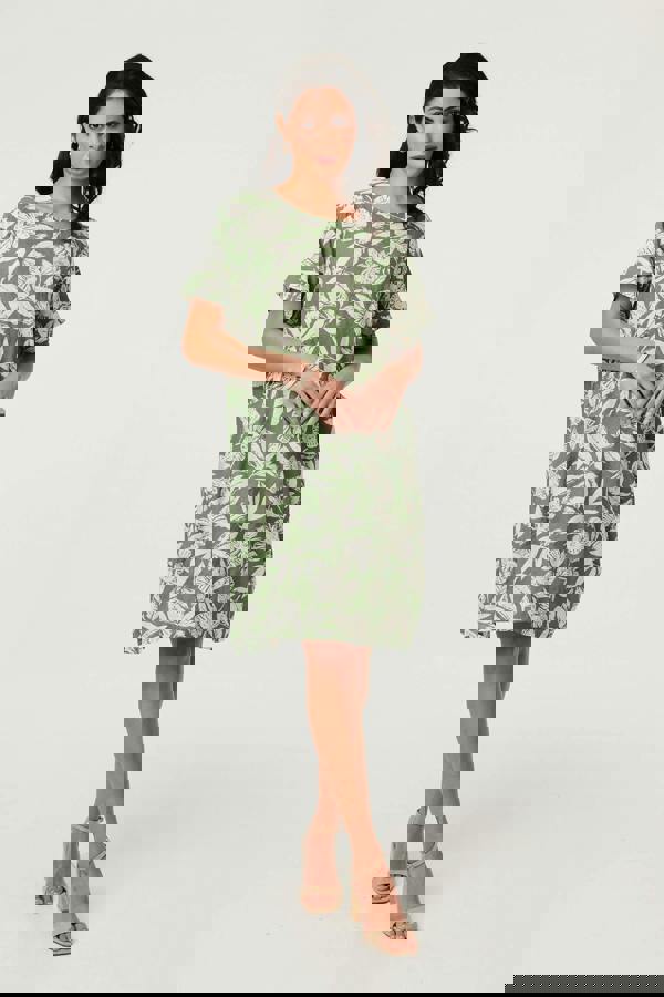 Sage | Leaf Print Short Sleeve Short Dress : Model is 5'8"/172 cm and wears UK8/EU36/US4/AUS8