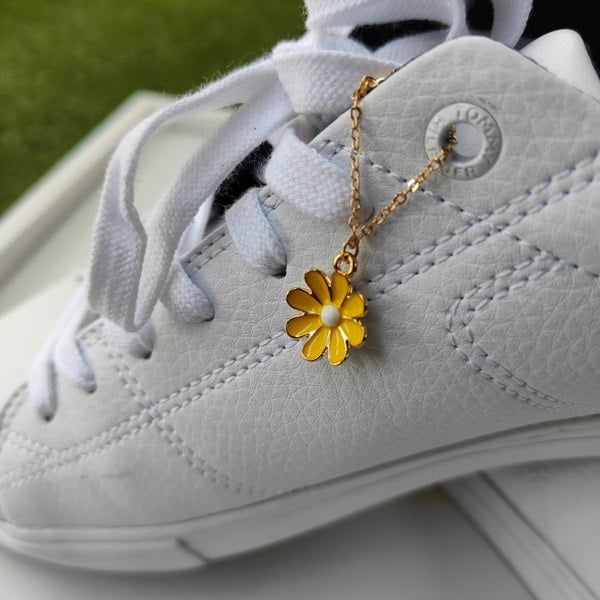 The Colourful Aura Daisy Sunflower Dangle Shoe Lace Sneaker Accessories Summer Floral Skate Charm