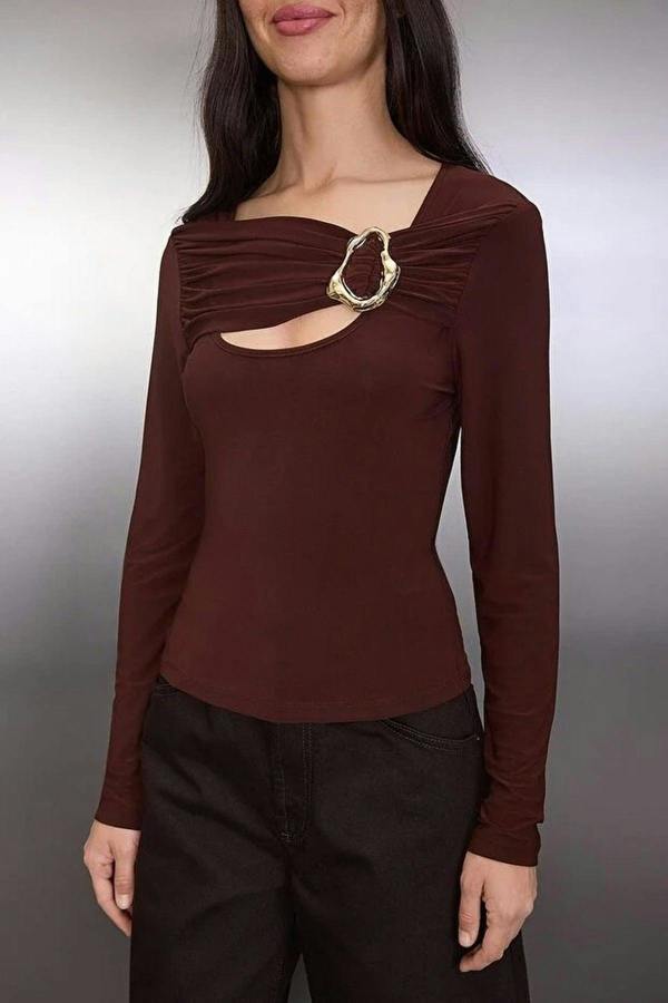 WOVCOR Fitted Knitted Blouse with Accessory and Cut-Out Details