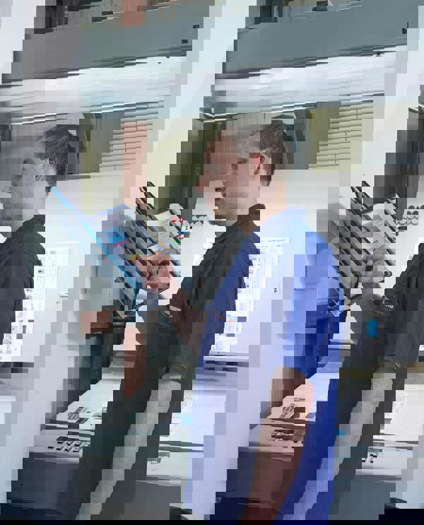 Durable VARIO PRO 10 Display Panel Desk Stand | 10 Panels | A4 Colour Coded