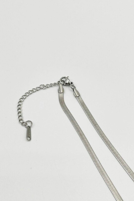 SVNX Slim Snake Chain Necklace in Silver