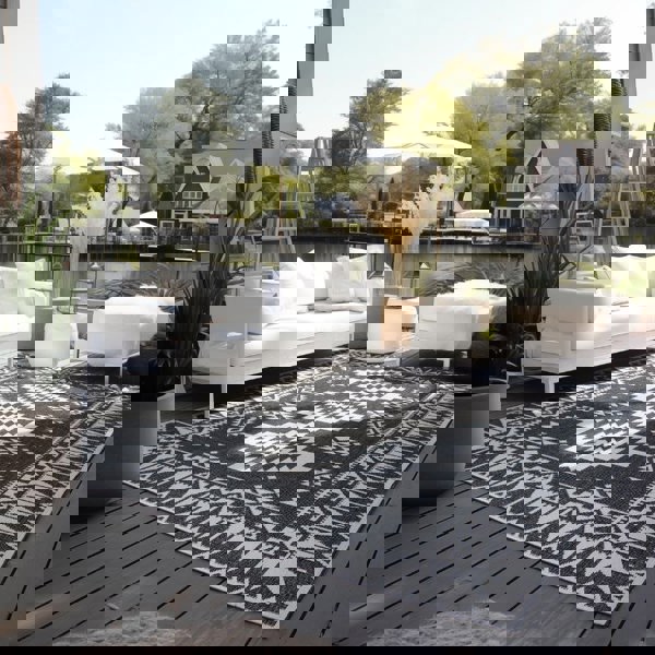 Dynamic Indoor & Outdoor Reversible Black Rug