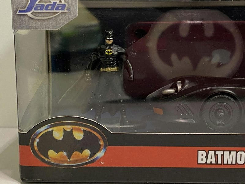 batmobile 1989 with batman figure 1:32 scale jada 31704