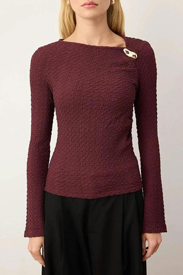 WOVCOR Textured Long Sleeve Knit Blouse with Accessory Detail