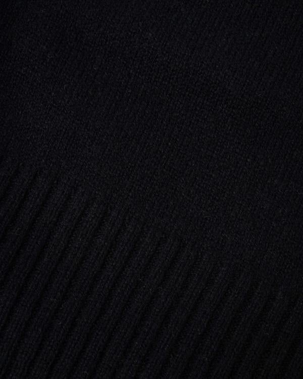 Fabric detail of the BOSS Orange Akaio R Mens plain-knit scarf with woven logo badge - Black 001