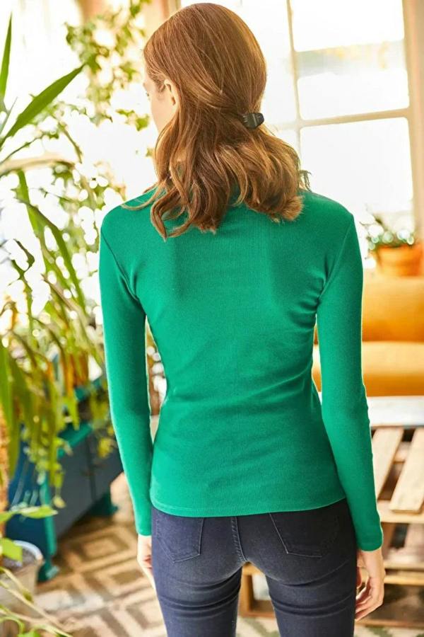 Hoxton Gal Zippered Turtleneck Stretch Blouse