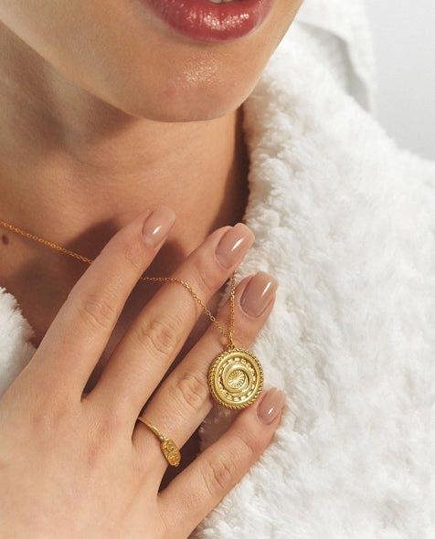 Elk & Bloom Gold Sunburst Interlocking Circles Medallion Necklace