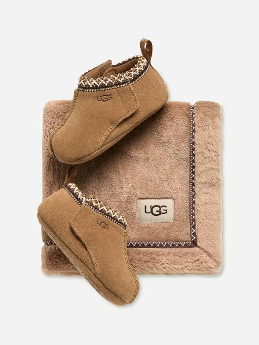UGG Baby Tasman and Lovey Gift Set in Chestnut