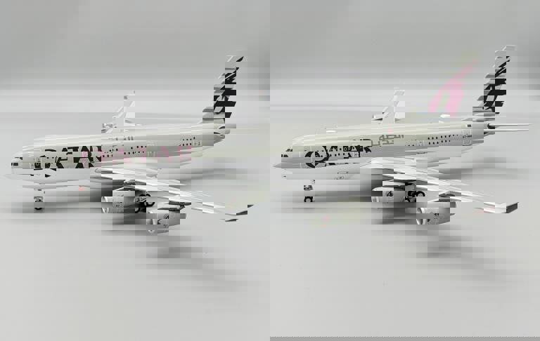 InFlight200 Qatar Airways Airbus A340-211 A7-HHK With Stand 1:200 Scale Inflight200 IF342QT0124
