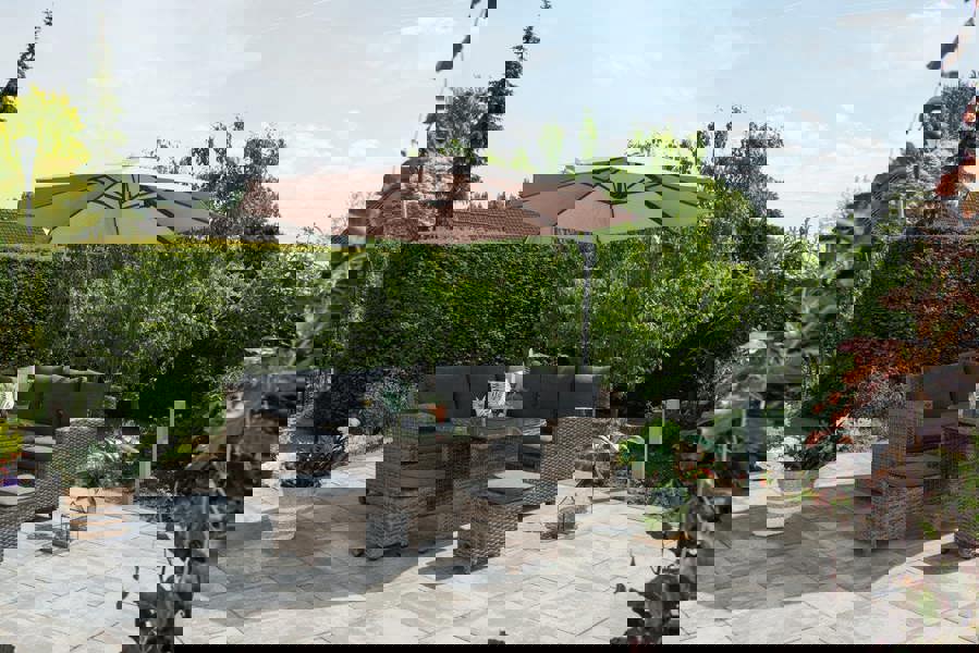 Sand Canopy Cantilever Round Parasol 