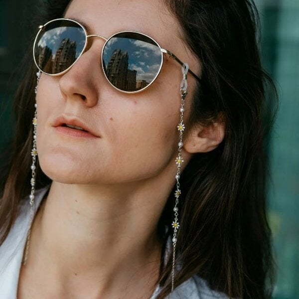 The Colourful Aura White Sun Flower Daisy Sunglass Reading Eyeglass Lanyard Pearl Chain Holder