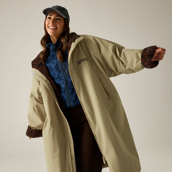 Regatta Unisex Adult Leopard Waterproof Changing Robe - Barleycorn/Dark