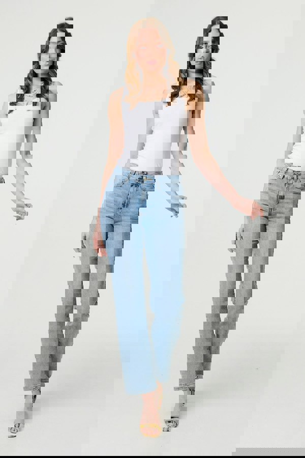 Blue | Floral Pocket Patch Straight Fit Jeans : Model is 5'9"/175 cm and wears UK8/EU36/US4/AUS8