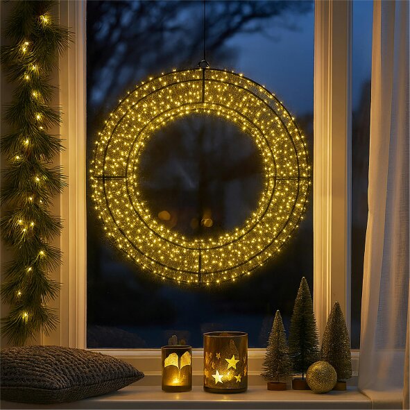 Scotts of Stow Xmas Haus Pre Lit Micro LED Wreath with 10 Twinkling LEDs 5m Lead